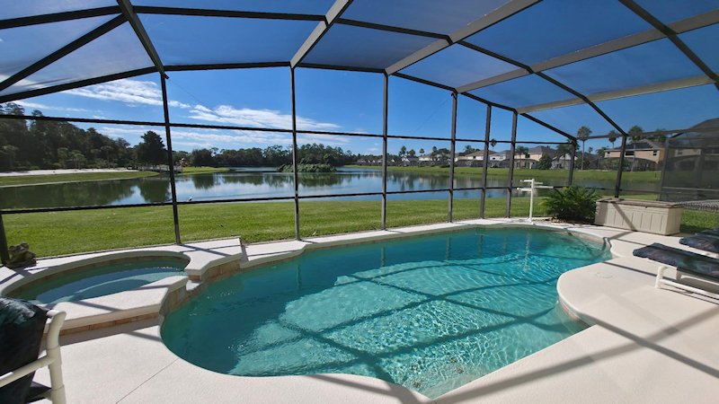 5 Bed Villa sleeps 12. Private Pool with Spa / Hot Tub. Games Room.